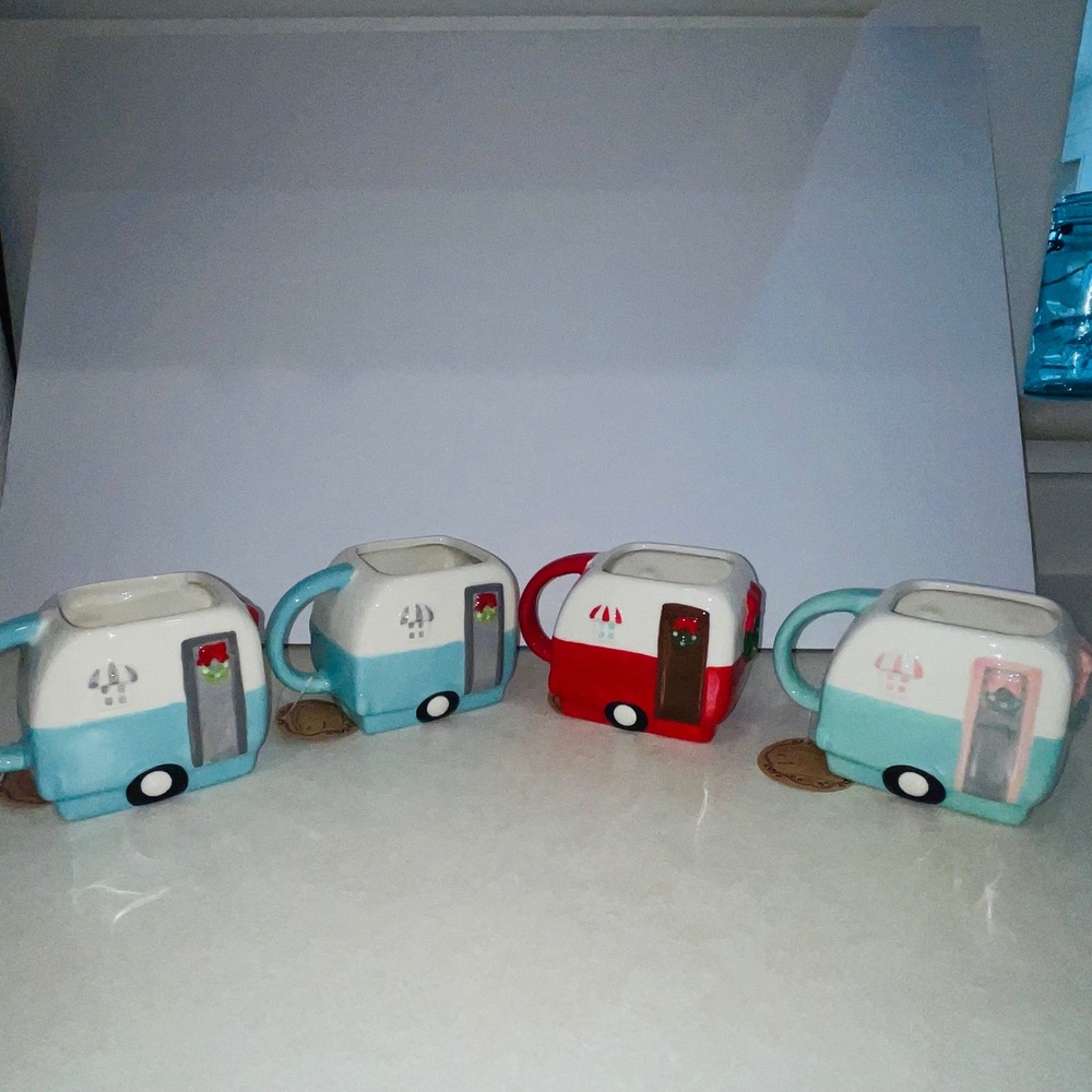 10 Strawberry Street Whimsical Cupboard Christmas Vintage Camper Mugs Set of 4